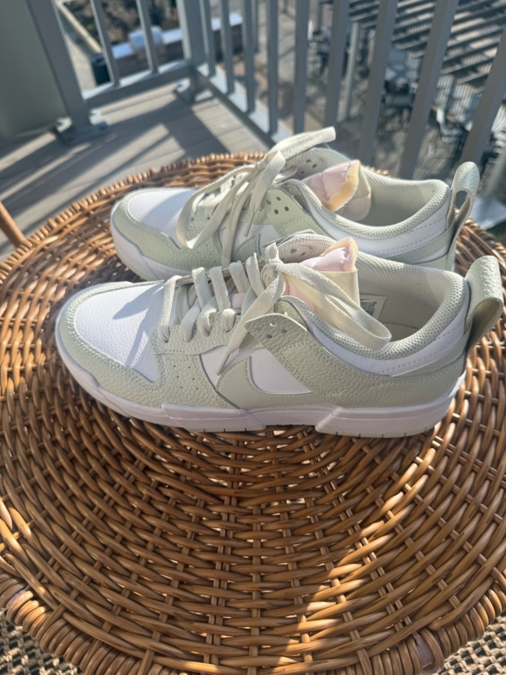 Nike Women's Low-Top Sneakers in Light Green and White
